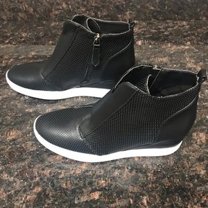 Black wedge sneakers
